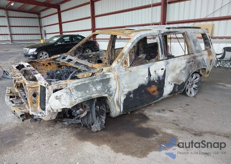 2017 Cadillac Escalade Luxury z USA, uszkodzony, nr VIN 1GYS4BKJ1HR329418